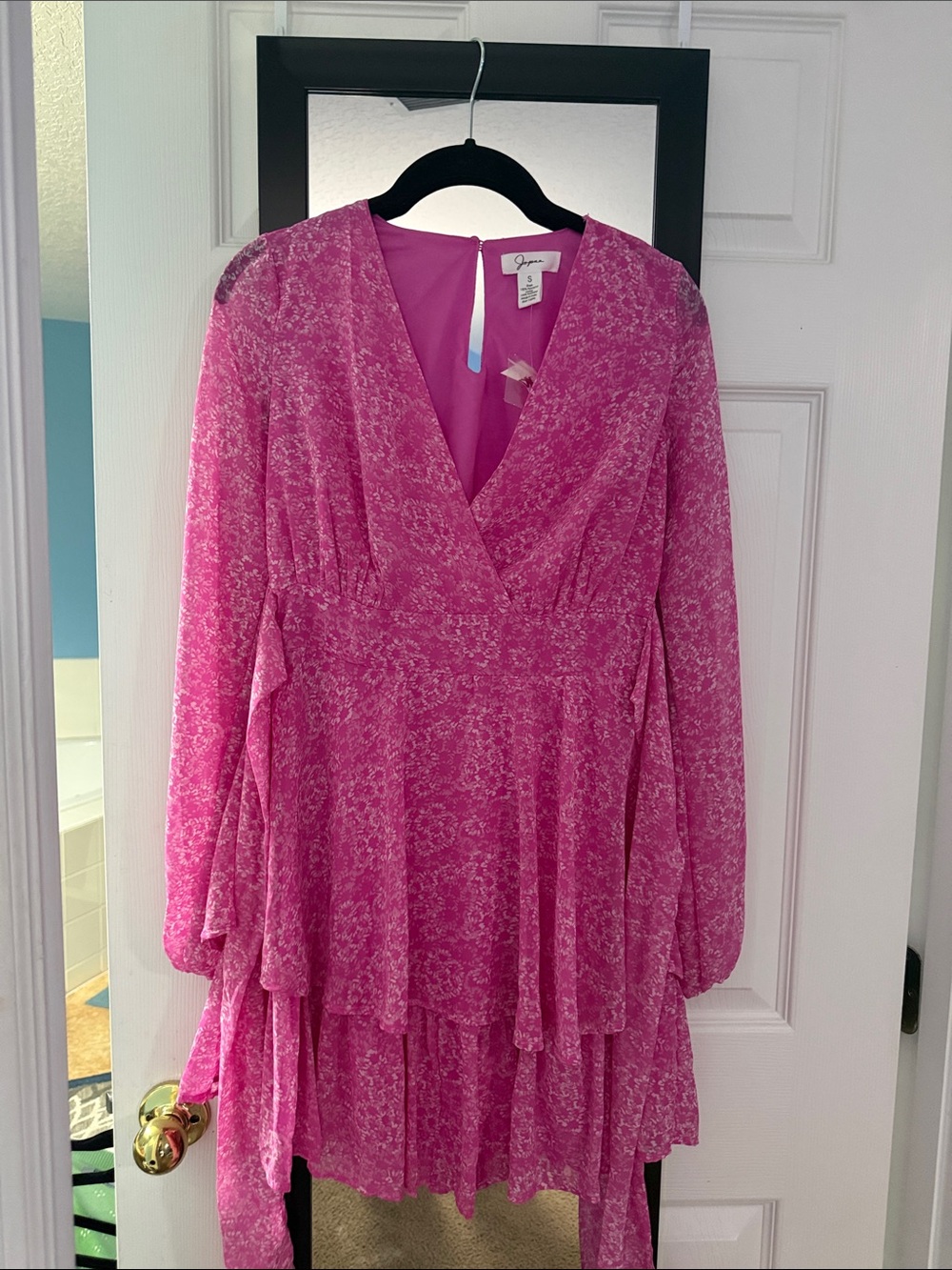 Women's Pink Long-Sleeve V-Neck Tiered Dress
